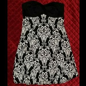 White House Black Market B/W Strapless Dress, Sz 2